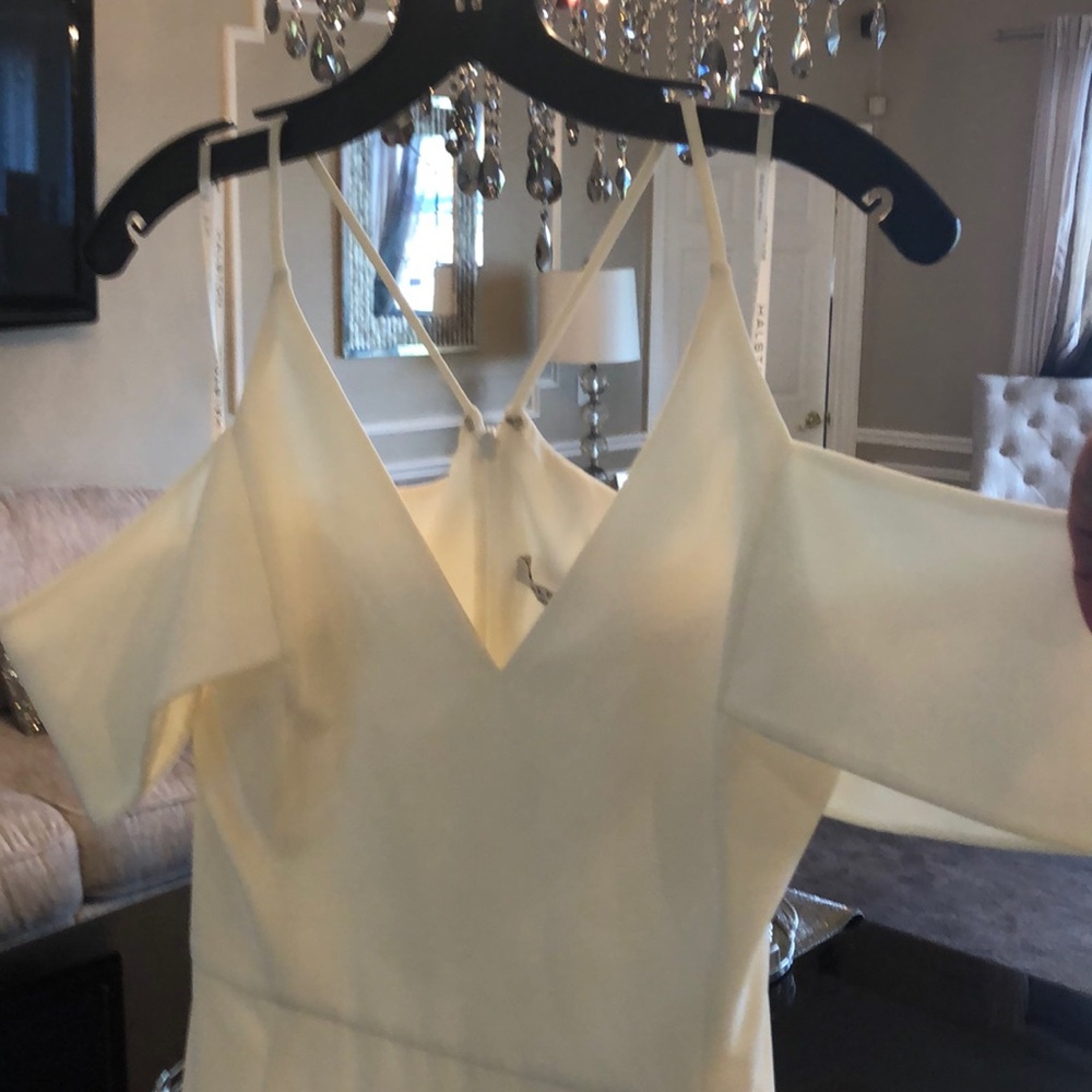 Halston cream colored dress 👗